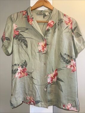 Tommy Bahama Sage Green 100% Silk Hawaiian Shirt with Pink Accent 🌺 - S